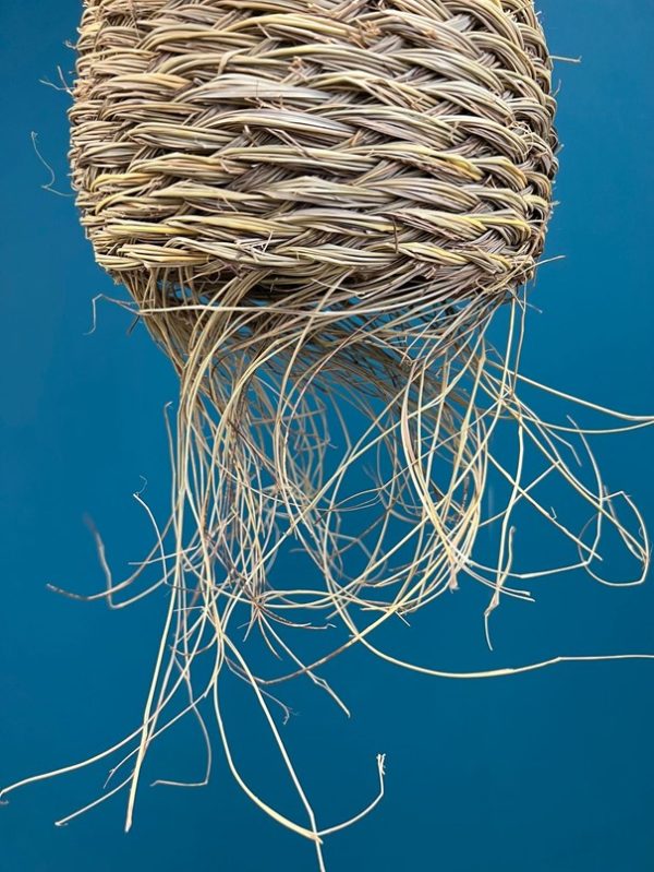 Suspension LINA en osier- en boule en paille halfa – Image 3
