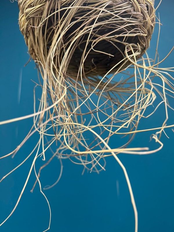 Suspension LINA en osier- en boule en paille halfa – Image 4