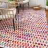 Tapis multicolore fait main avec des tissus recyclés