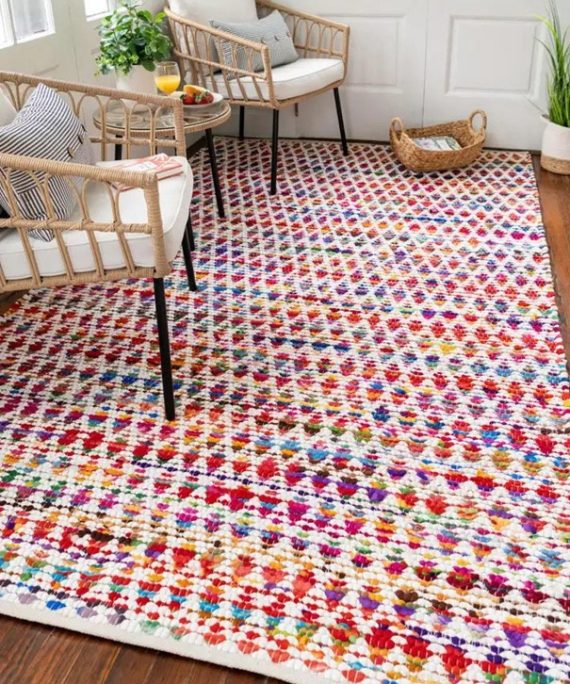 Tapis multicolore fait main avec des tissus recyclés