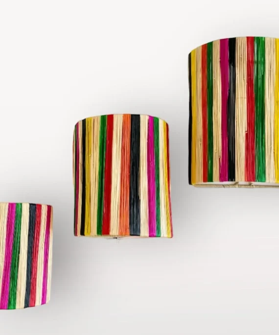 Applique murale en raphia multicolore