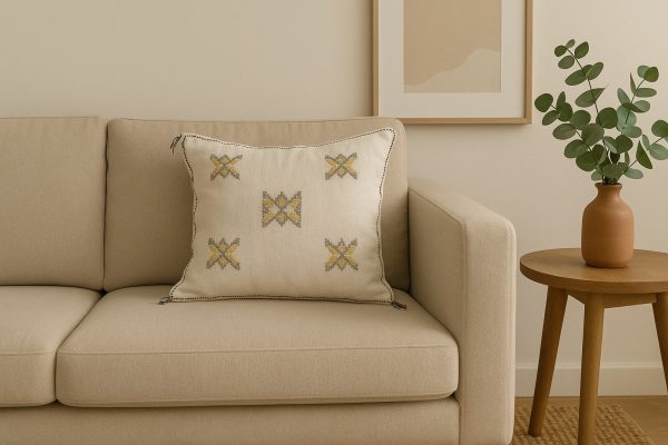 Coussin en soie naturelle marocain de Cactus Marocain – Blanc et Jaune – Image 3