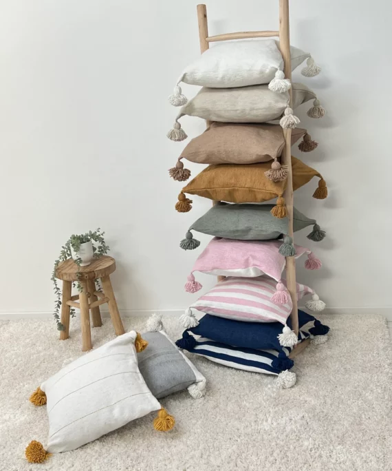 Coussins uni à pompons 45 cm x 45 cm