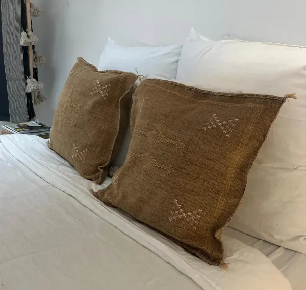 Coussin en soie de cactus Marocain marron Foncé