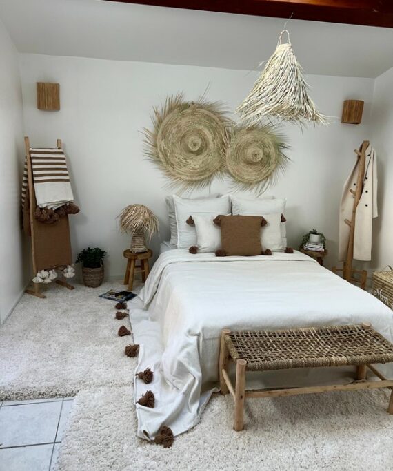 Plaid Blanc à pompons Taupe berbère marocain authentique (2/3)