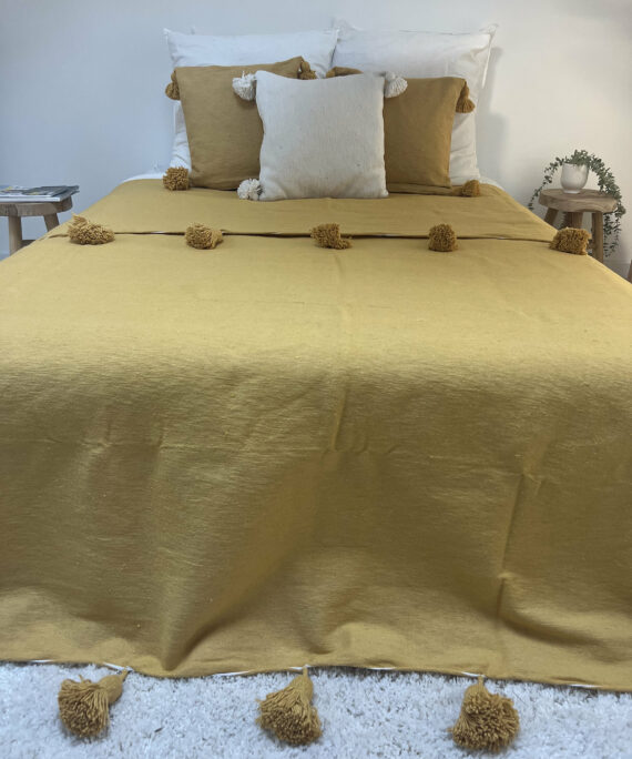 Plaid à pompons berbère marocain Moutarde authentique