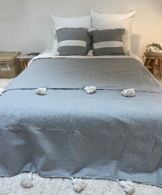 Plaid Gris à pompons Blanc berbère marocain authentique (2/3)