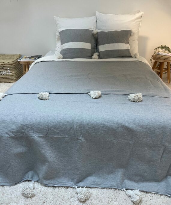 Plaid Gris à pompons Blanc berbère marocain authentique (2/3)
