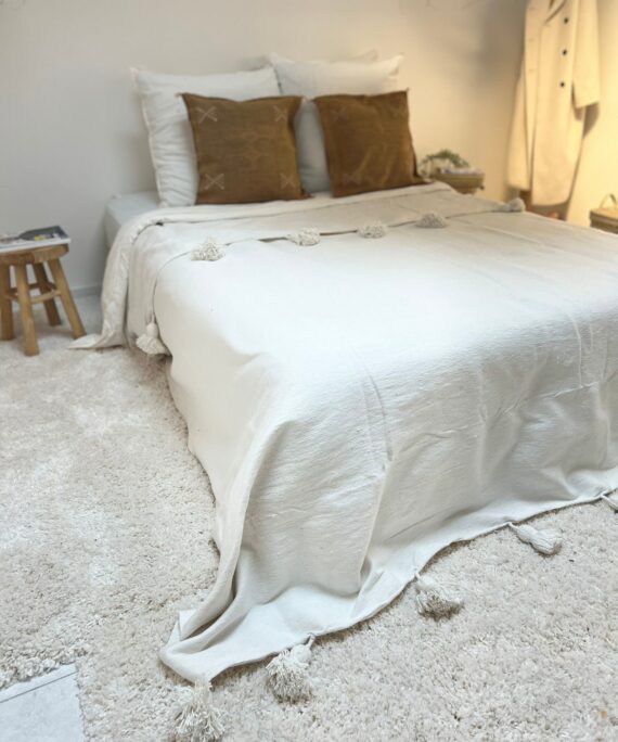 Plaid à pompons berbère marocain Blanc authentique (1.5/2.5)