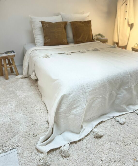 Plaid à pompons berbère marocain Blanc authentique